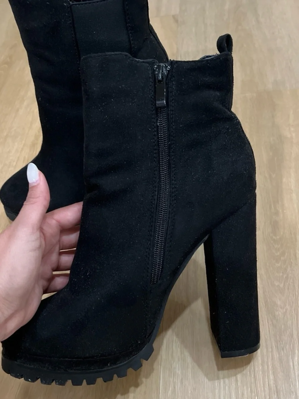 N/A stylish black